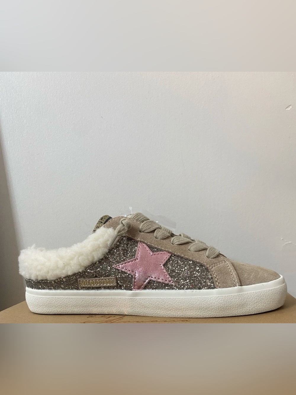 Vintage Havana Hearty 11 Gold Glitter Tan VH Furry slip on